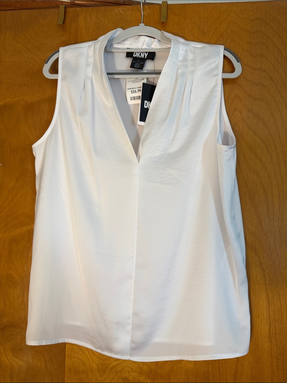 DKNY White V-Neck Sleeveless Camisole